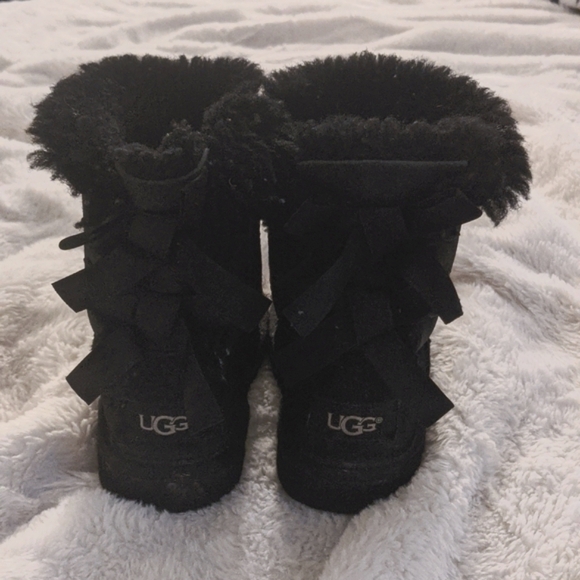Little Girl Uggs - Picture 2 of 7
